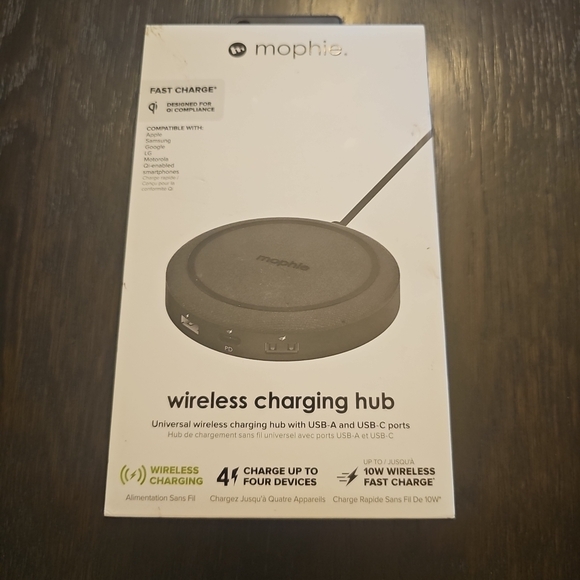 Mophie Universal Charging Station with USB-C - Picture 1 of 3